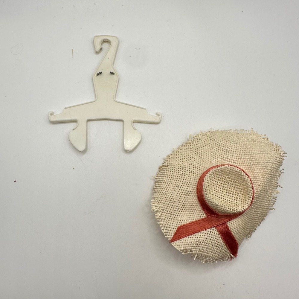 VTG Barbie Sheath Sensation 986 Straw Hat and Mattel M Logo Hanger Accessory Set